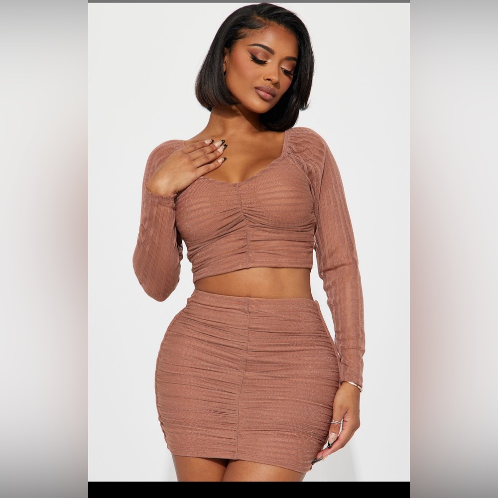 NWOT 2 piece skirt set. Size M Fashion Nova